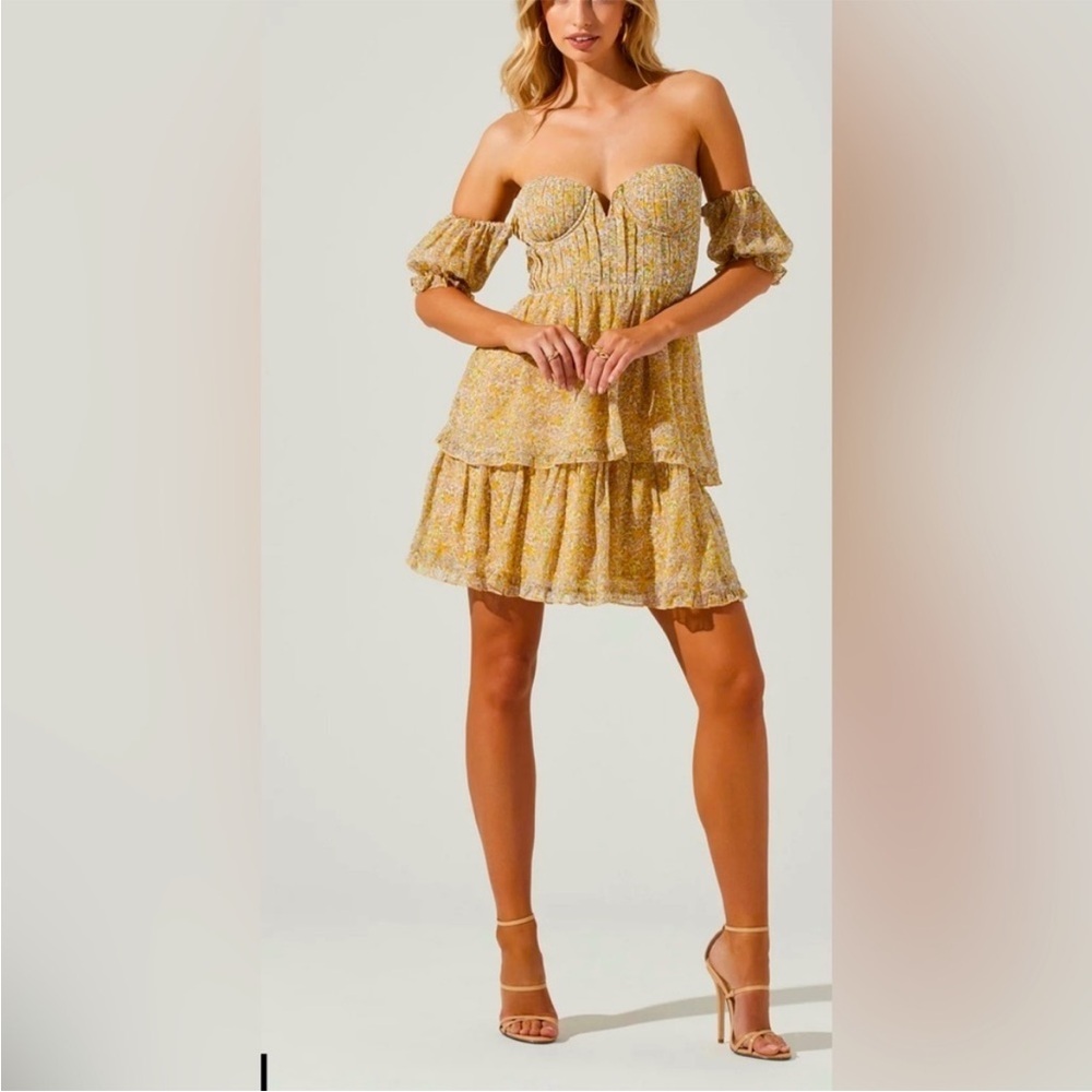 ASTR THE LABEL- OFF SHOULDER TWO TIER FLORAL MINI DRESS, M, Yellow Floral NWOT